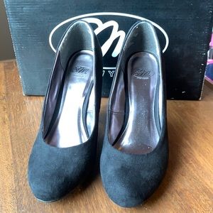 SM New York Black Suede Heels Sz 8M